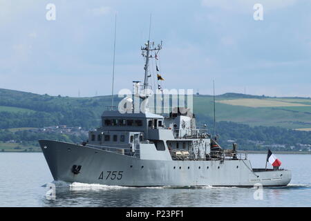 FS Lion (A755), un Leopard formazione compresenza nave gestita dalla Marina Militare francese, passando Greenock dopo un pagamento di un breve per visitare Glasgow. Foto Stock