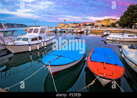 Città di Parenzo alba vista panoramica dal molo, Istria regione della Croazia Foto Stock