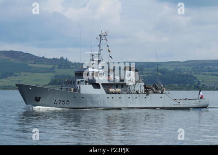 FS Lion (A755), un Leopard formazione compresenza nave gestita dalla Marina Militare francese, passando Greenock dopo un pagamento di un breve per visitare Glasgow. Foto Stock