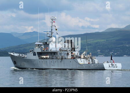 FS Lion (A755), un Leopard formazione compresenza nave gestita dalla Marina Militare francese, passando Greenock dopo un pagamento di un breve per visitare Glasgow. Foto Stock