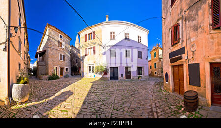 Piazza in ciottoli di Groznjan village panorama, Istria, Croazia Foto Stock