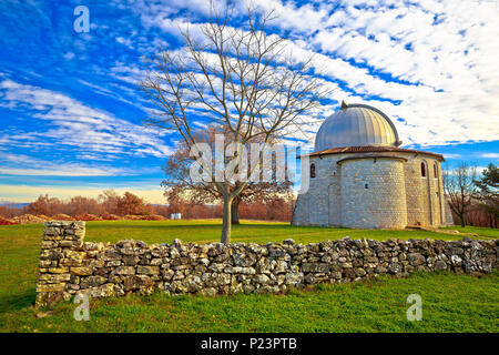 Star osservatorio di Visnjan sulla collina istriana view, Tican village, Istria regione della Croazia Foto Stock