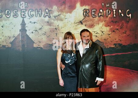 02 / 04 / 2007; Hotel Arts, Barcellona, Hilary Swank y el productor Joel Silver presentan el film "La Cosecha"-"La mietitura". Premiere Europea en el cine Coliseum di Barcellona. Foto Stock