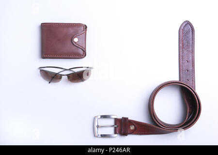 Gli uomini di accessori per affari e rekreation. Un studio professionale di fotografia di uomini accessori business. Vista superiore composizione Foto Stock