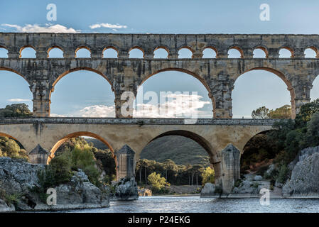 Pont du Gard, Languedoc-Roussillon, Gard, Provenza, il sud della Francia, la Francia, l'acquedotto romano di Pont du Gard, patrimonio culturale mondiale dell UNESCO Foto Stock