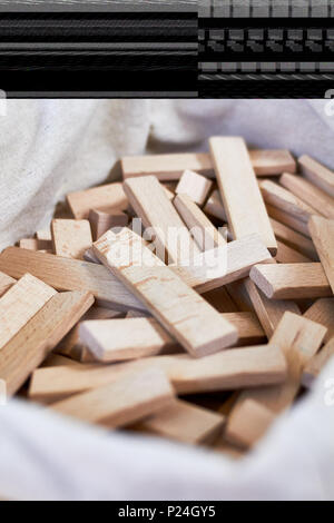 Legno kapla Montessori materiale per costruzioni Foto stock - Alamy