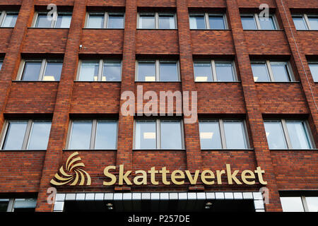 Solna, Svezia - 31 agosto 2016: vista esterna dello svedese agenzia fiscale capo ufficio situato sulla strada indirizzo 22 Solna strandväg. Foto Stock