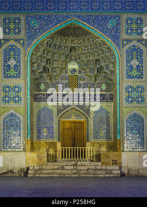 Ingresso per lo Sceicco Lotfollah moschea di Isfahan Foto Stock