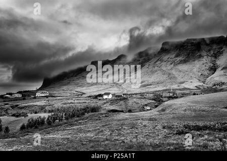 Vik, Islanda, nebbia, la città più meridionale in Islanda Foto Stock