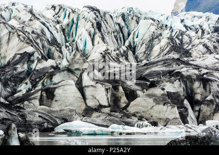 Coperto di cenere Skaftafellsjokull ghiacciaio Vatnajokull National Park, Islanda Foto Stock