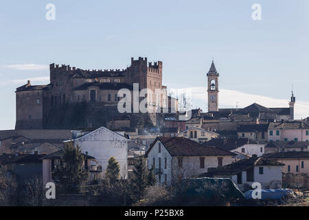 Monferrato Astigiano, Piemonte, Italia. Monferrato regione vinicola, Castello di Montemagno Foto Stock