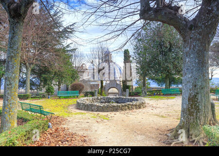 Giardini del villaggio e la cupola della Basilica di Santa Margherita. Montefiascone, provincia di Viterbo, Lazio, Italia Foto Stock