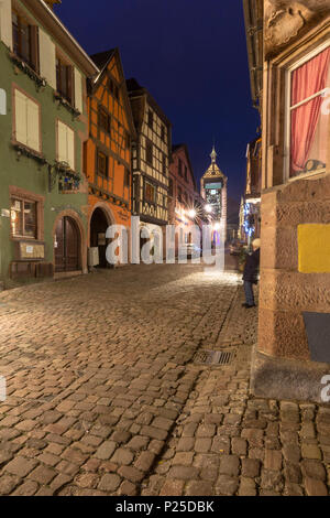 Villaggio Riquewihr, Sainte-Marie-aux-Mine Canton, Colmar-Ribeauvillé distretto, dipartimento dell'Alto Reno, Grand Est , Francia. Foto Stock