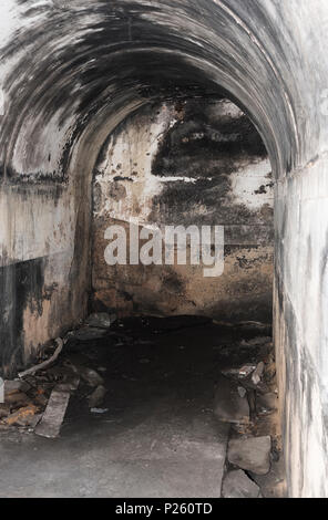 In disuso Air Raid Shelter vicino Stanton Ferriera, Derbyshire, Regno Unito Foto Stock