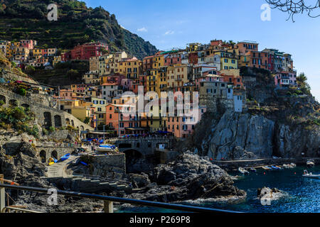 Manarola, Cinque Terre scena in luce drammatica Foto Stock