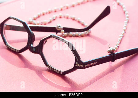 Vintage degli occhiali sulla bibliotecario della catena, NYC Foto Stock