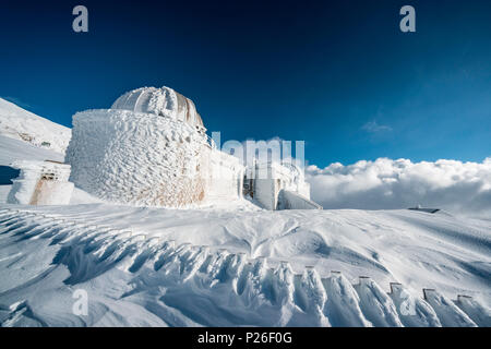 Osservatorio astronomico ricoperto di ghiaccio, Campo Imperatore, provincia de L'Aquila, Abruzzo, Italia, Europa Foto Stock