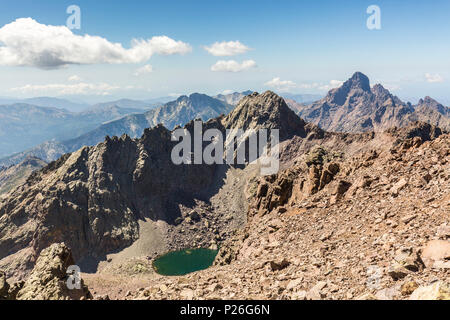 Il lago di Cinto (lago del Cinto) e picco roccioso di Paglia Orba in background, Haut-Asco, Corte, Corsica, Francia Foto Stock