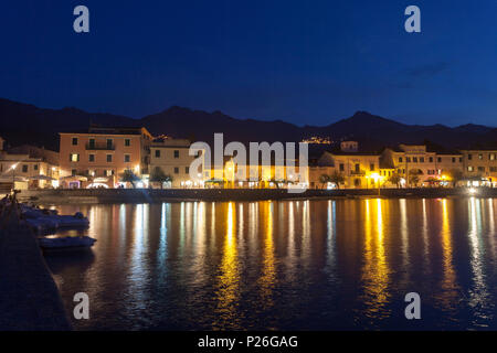 Il vecchio villaggio di Marciana Marina al tramonto, Isola d'Elba, Provincia di Livorno, Toscana, Italia Foto Stock