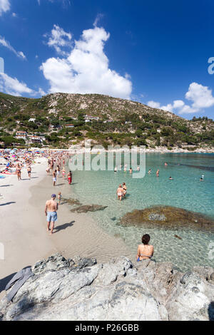 Persone alla spiaggia di Fetovaia, Campo nell'Elba, Isola d'Elba, Provincia di Livorno, Toscana, Italia Foto Stock