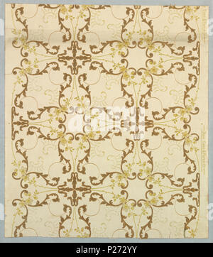 . Inglese: Carta da soffitto (USA), 1900 . Inglese: oro metallizzato scrollwork, fiori in sfumature di giallo, su off-white di massa. . 1900 54 Carta a soffitto (USA), 1900 (CH) 18480489-2 Foto Stock