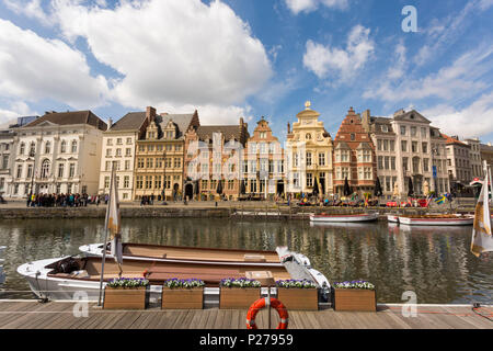 Edifici lungo il fiume Leie nella città di Gand, Fiandra orientale provincia, regione fiamminga, Belgio. Foto Stock