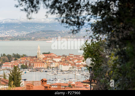 Antica città di pescatori di Izola, penisola istriana, Slovenia sudoccidentale, Europa Foto Stock