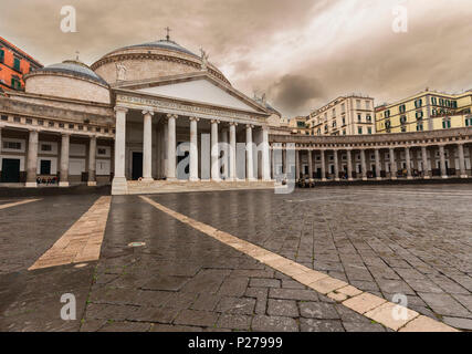 La chiesa neoclassica di San Francesco di Paola in Piazza del Plebiscito Italia, Campania, Provincia di Napoli, Napoli Foto Stock