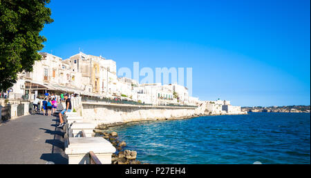 Siracusa, Italia - 18 Maggio 2018: vista della zona di Ortigia, il centro di Siracusa, Sicilia, all'inizio della stagione estiva Foto Stock