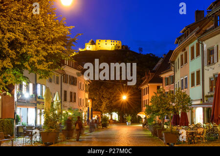 Staufen im Breisgau, castello Staufen, street Hauptstraße, Schwarzwald, Foresta Nera, Baden-Württemberg, Germania Foto Stock