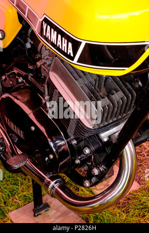 Un classico Yamaha RD250 due moto di corsa Foto Stock