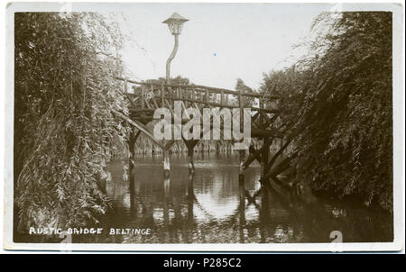 . Cartolina Foto di rustico ponte a Beltinge, vicino a Herne Bay, Kent, in Inghilterra, dove Mickleburgh Hill soddisfa ora Reculver Road. Il ponte è stato demolito e lo stagno drenato intorno al 1960, e la zona è ora (2010) coperta da un anni sessanta alloggiamento station wagon. Lo stagno è ora nella motivazione di una casa chiamata Talmead, e vagliati dalla strada da una parete alta. Il fotografo è stato Fred C. Palmer di Torre Studio, Herne Bay, Kent, che si ritiene siano morti 1936-1939. NB: Il ponte è talvolta impropriamente denominato Ponte Blacksole, sebbene Blacksole Bridge è il vicino Ponte ferroviario. Il confine Foto Stock