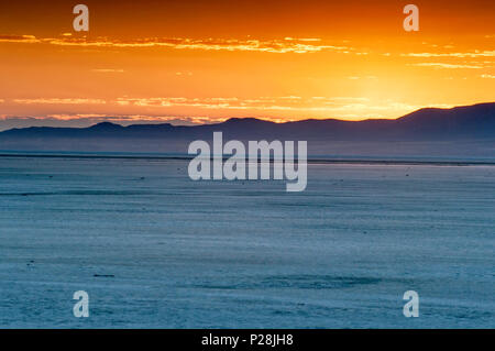 Alba sul Cricket Montagne e lago Sevier, dry lake nel bacino grande deserto dello Utah, Stati Uniti d'America Foto Stock