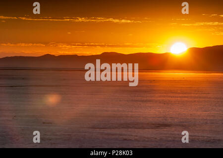 Alba sul Cricket Montagne e lago Sevier, dry lake nel bacino grande deserto dello Utah, Stati Uniti d'America Foto Stock