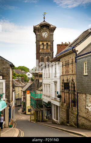 Regno Unito, Cornwall, Liskeard, Pike Street, Museo e Guild Hall tower Foto Stock