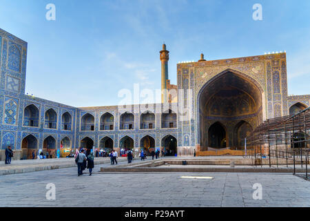 Isfahan, Iran - Marzo 21, 2018: Cortile della Moschea Shah o Imam moschea Foto Stock
