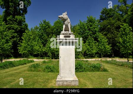 Francia, Oise, Chantilly, Chantilly station wagon, il castello di Chantilly, il piccolo parco, cinghiale statua Foto Stock