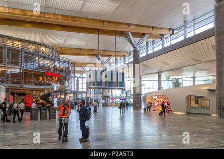 Oslo, Norvegia - 31 Maggio 2018: vista interna di Oslo Gardermoen International Airport Foto Stock