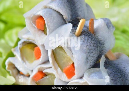 Rollmops su lattuga; una sbornia prima colazione Foto Stock