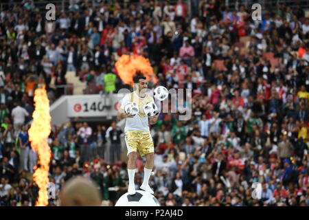 Mosca. 14 Giugno, 2018. Foto scattata a giugno 14, 2018 mostra la cerimonia di apertura del 2018 FIFA World Cup a Mosca, in Russia. Credito: Chen Cheng/Xinhua/Alamy Live News Foto Stock