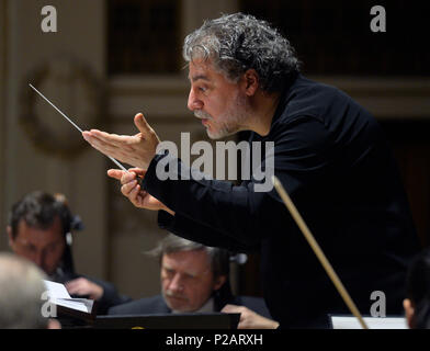 Praga, Repubblica Ceca. 14 Giugno, 2018. Argentina Tenore lirico e conduttore Jose Cura esegue durante lo scorso concerto chiudendo il suo periodo di tre anni come artista residenziale di Praga Orchestra Sinfonica a Praga, nella Repubblica ceca il 14 giugno 2018. Credito: Michaela Rihova/CTK foto/Alamy Live News Foto Stock