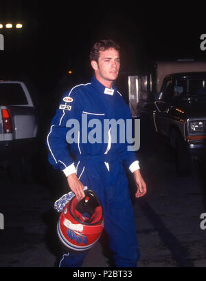 SAUGUS, CA - 12 ottobre: Attore Luke Perry assiste Reid Rondell Celebrity la gara su strada su ottobre 12, 1991 a Saugus Speedway in Saugus, California. Foto di Barry re/Alamy Stock Photo Foto Stock