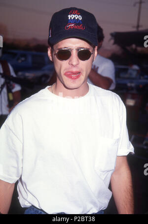 SAUGUS, CA - 12 ottobre: attore Jason Priestley assiste Reid Rondell Celebrity la gara su strada su ottobre 12, 1991 a Saugus Speedway in Saugus, California. Foto di Barry re/Alamy Stock Photo Foto Stock