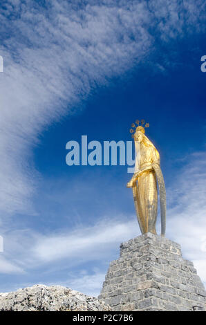 Statua dorata della Vergine Maria sul Monte Moro Pass, Alpi Pennine nel canton Vallese, Regione Piemonte, frontiera nazionale di Foto Stock