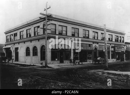 . Inglese: Cady Edificio costruito 1914. Immagini storiche di Beaverton, Oregon. 1914. Fotografo sconosciuto 11 Cady Edificio costruito 1914 (Beaverton, Oregon Galleria foto storiche) (84) Foto Stock
