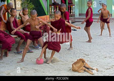 Myanmar Mandalay, Aung Myae Oo scuola monastica Foto Stock