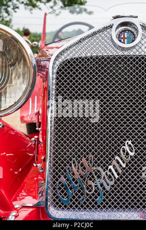 1933 L'Alfa Romeo 1900 GT auto d'epoca a Daylesford Organic farm shop festival estivi. Daylesford, Cotswolds, Gloucestershire, Inghilterra. Foto Stock