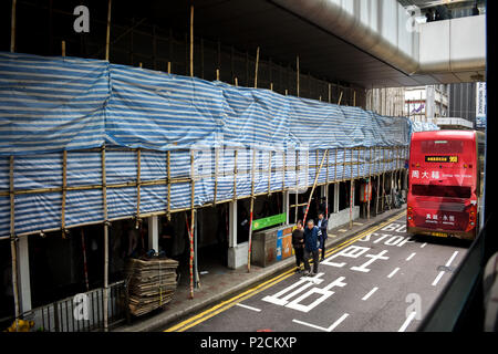 Le strade e le strade di Hong Kong durante il giorno Foto Stock