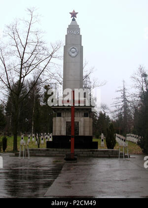 35 Monumento alla sovietica cimitero militare in Elbląg - 1 Foto Stock