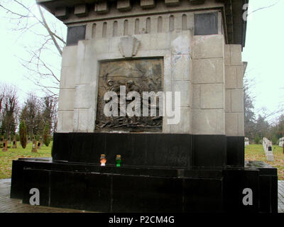 35 Monumento alla sovietica cimitero militare in Elbląg - 4 Foto Stock